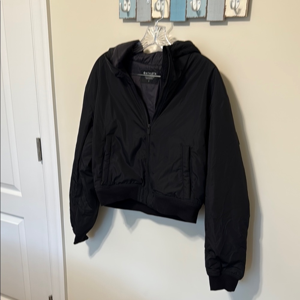 Athleta Women’s Hooded Black Cropped Bomber Jacket / Size L / Zipped Pockets
